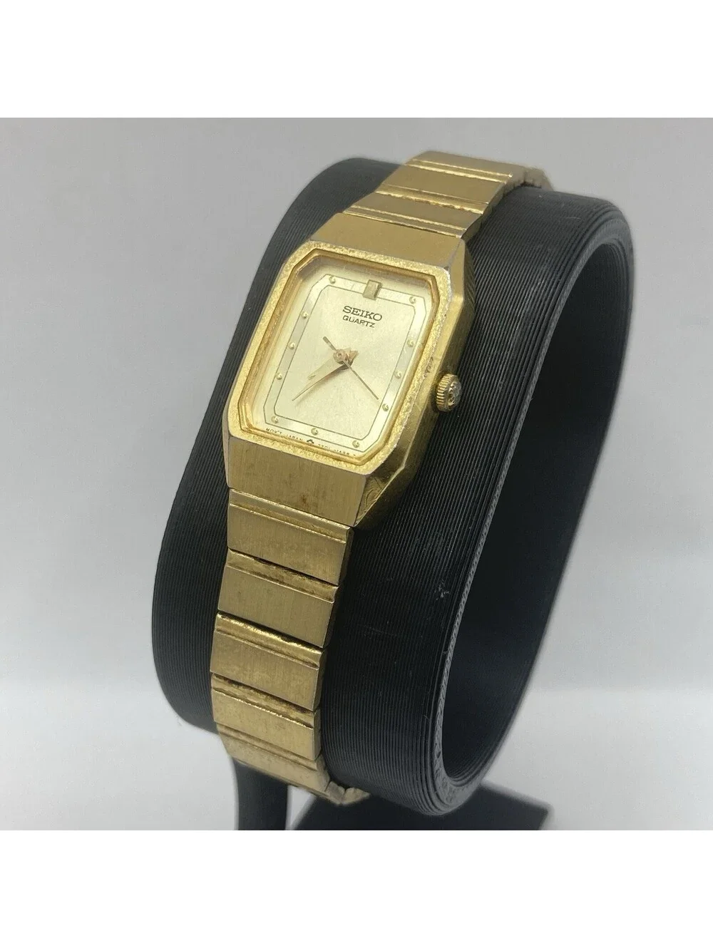 Vintage 1990s Seiko Quartz Ladies Watch Gold Tone Tank Rectangular Smooth Links